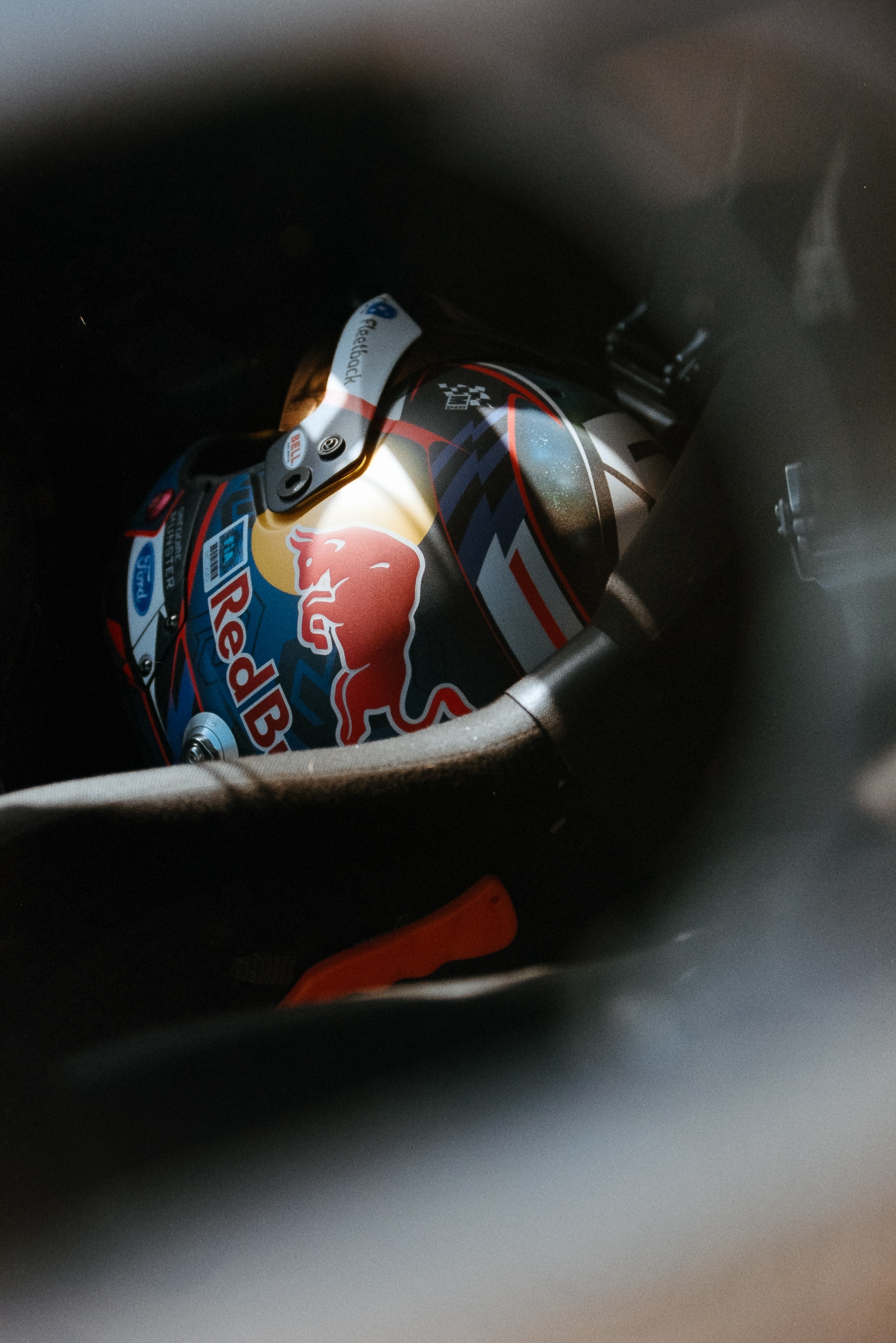 I love the way the sunlight is hitting the helmet. There’s a sense of anticipation before the race starts. We’re looking at it through the window hatch as the driver might before they get in. License valid for earned editorial, press releases, press kits. All non-broadcast digital and online media Region: Global. This content is solely for editorial use and for providing individual users with information. Any storage in databases, or any distribution to third parties within the scope of commercial use, or for commercial use is permitted with written consent from Ford in Europe GmbH only.